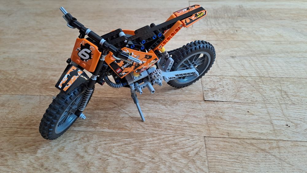 Lego Technic motor crossowy 42007