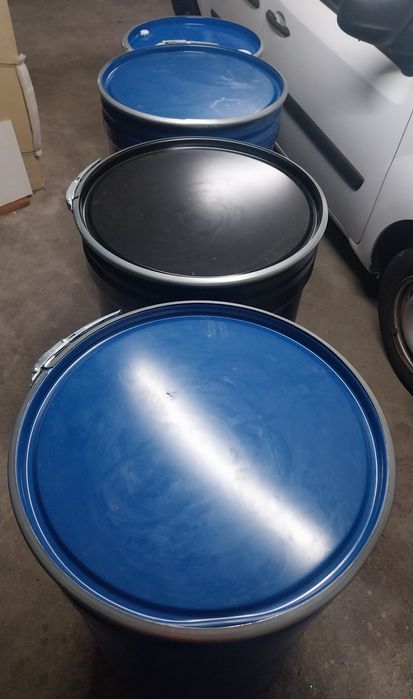 Bidons 220L de metal e 250L plástico, c tampa e aro de metal