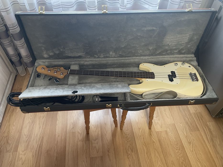Fender Squier Precision Bass