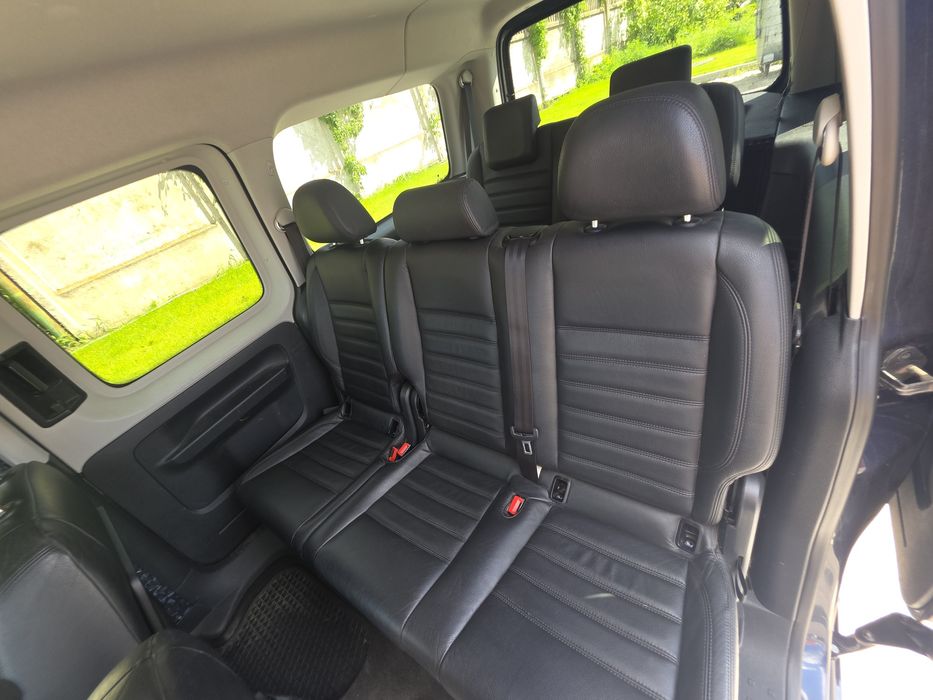 Volkswagen Caddy 2015 року • 2.0 TDI 110 кВт / 150 к.с. • DSG • Long • 7 місць