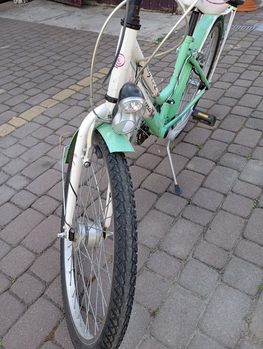 Bardzo ładny rower dla dziewczynki