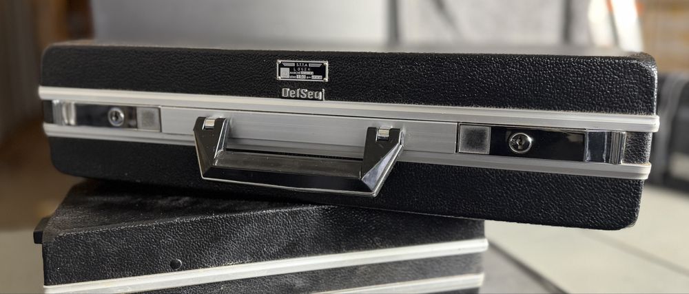Delsey Paris attaché case 1981 NOS z dokumentem i kluczami vintage Francja