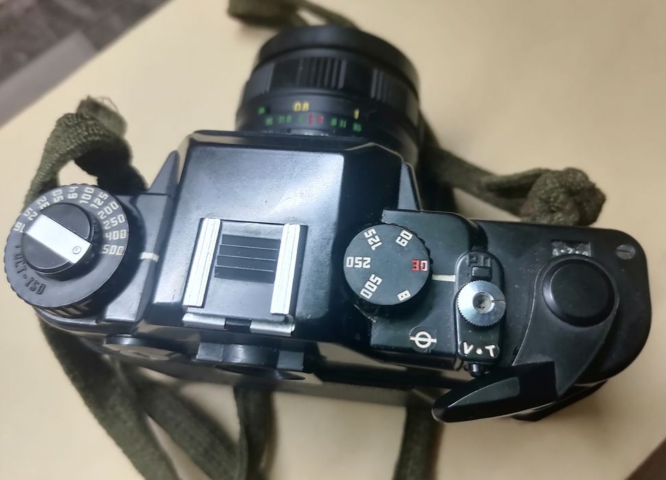 Плёночный фотоаппарат Зенит 122