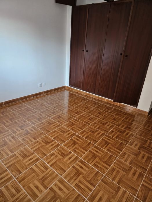 Alugo quartos com sala conzinha, dois banheiro