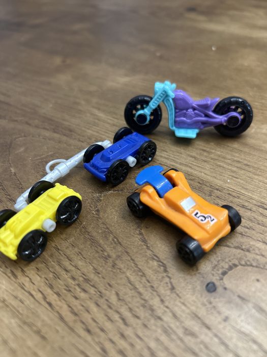 Kinder carrinhos e mota de coleção