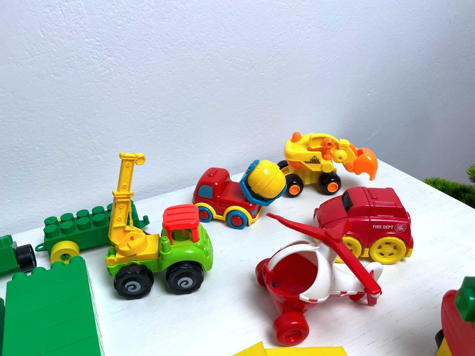 Duży zestaw plastikowych klocków (używane) + SAMOCHODZIKI