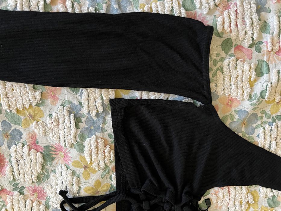 Цікава чорна кофтинка