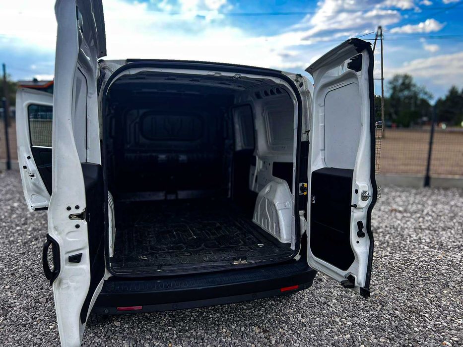 Wynajem busa dostawczego | Fiat Doblo Maxi | Bus wynajem Warszawa