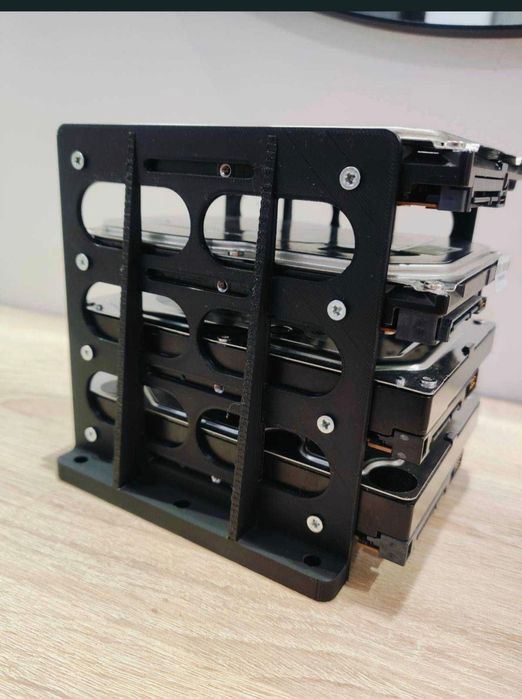 Ramka na 4 dyski HDD ze śrubkami