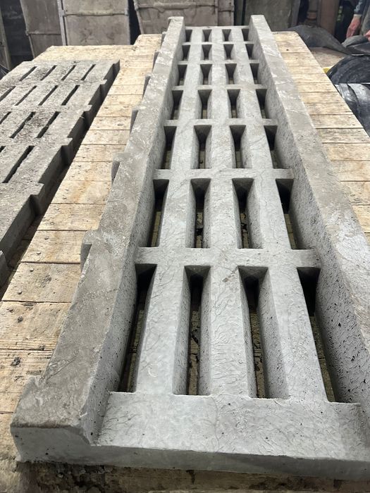 Бетонные щелевые полы для свинокомплексов.