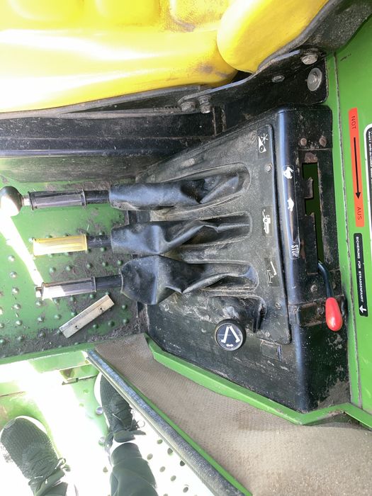 Комбайн John Deere 1065
