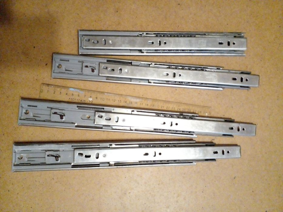 Направляючі для шухляди з доводчиком