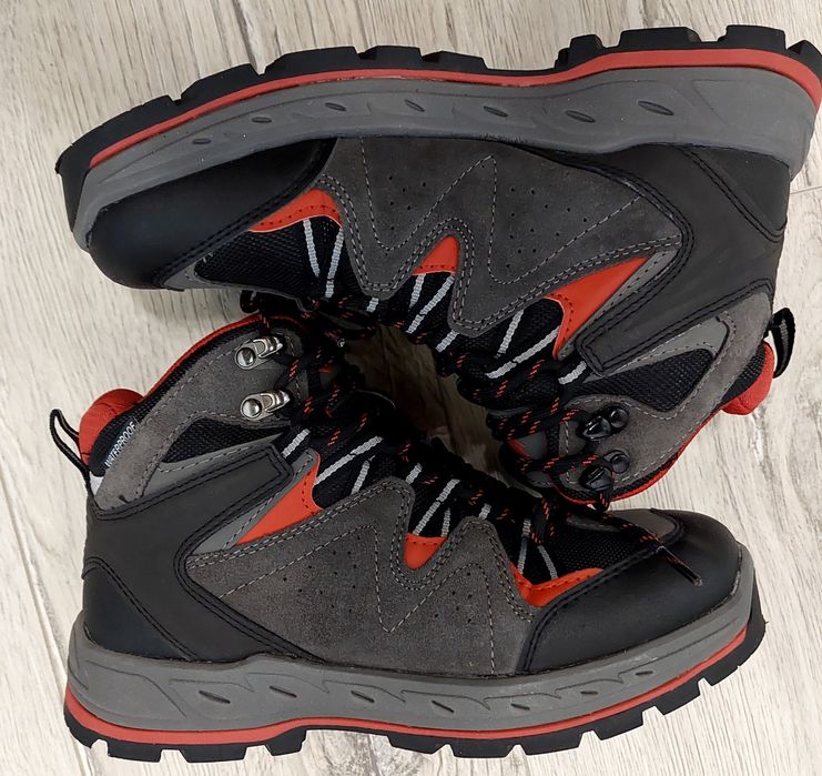 Зимние трекинговые ботинки, кроссовки, сапоги.