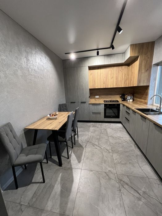 Стільці, офісне  крісло, крісло