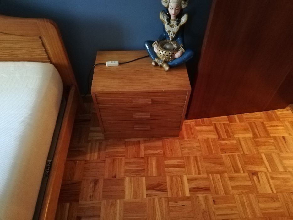 Mobilia Quarto de casal em pinho maciço