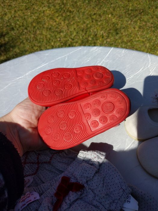 Conjunto vestido e tapa fralda Mayoral e dois pares de sapatinhos