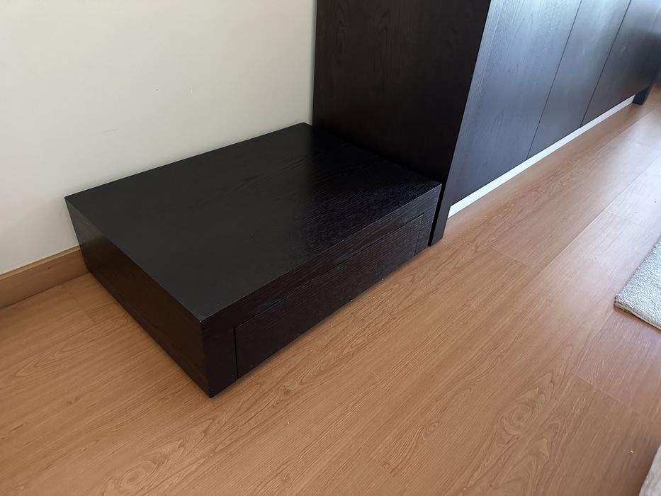 Mobília nova de qualidade, moderna fabricada em Paços de Ferreira, neg