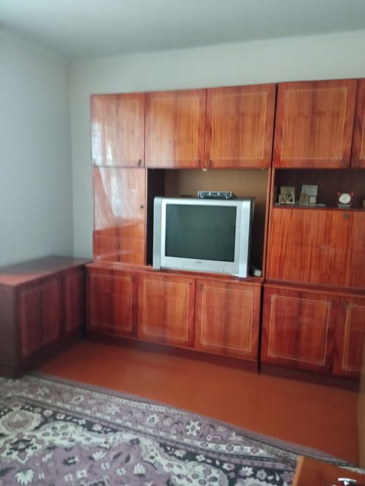 Продам .  стінку у вітальні