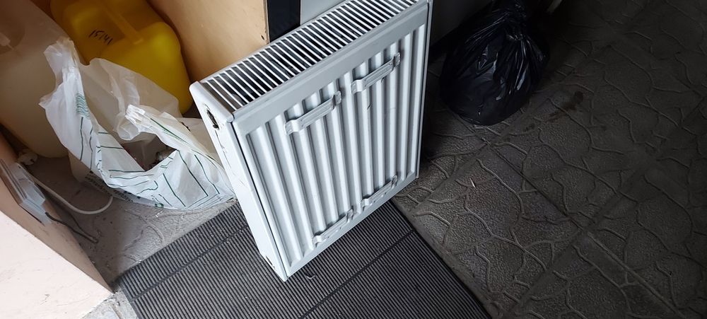 Продам радиаторы отопления стальные ,вентиль на 1/2 дюйма