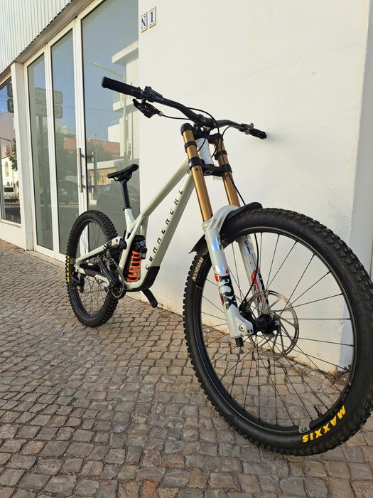 Bicicleta de downhill commencal V5