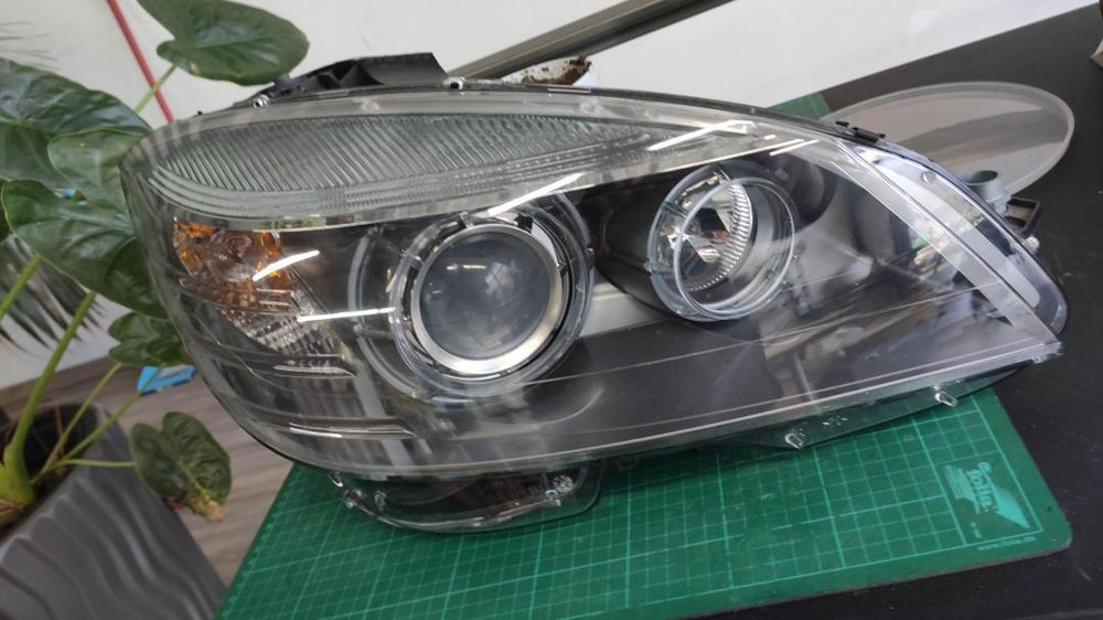farol direito bi-xenon escurecido w204 coupé
