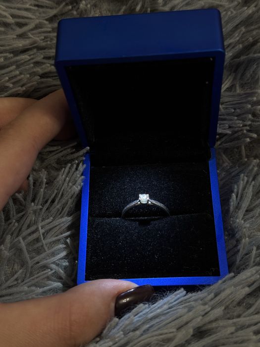 Каблучка з діамантом