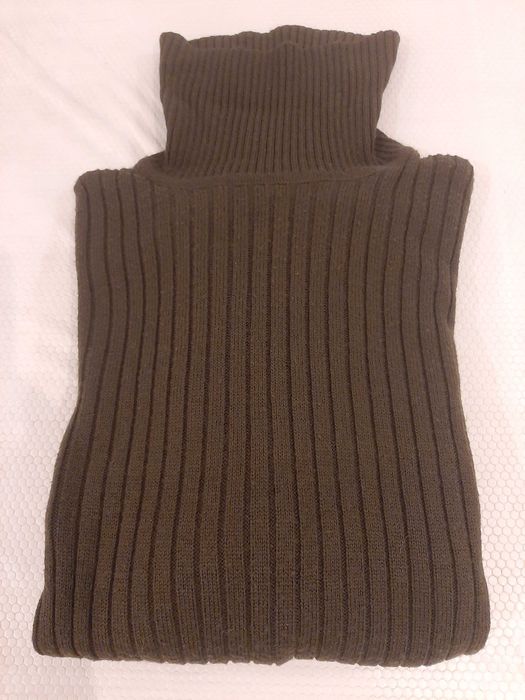 Camisola Zara gola alta canelada verde tropa