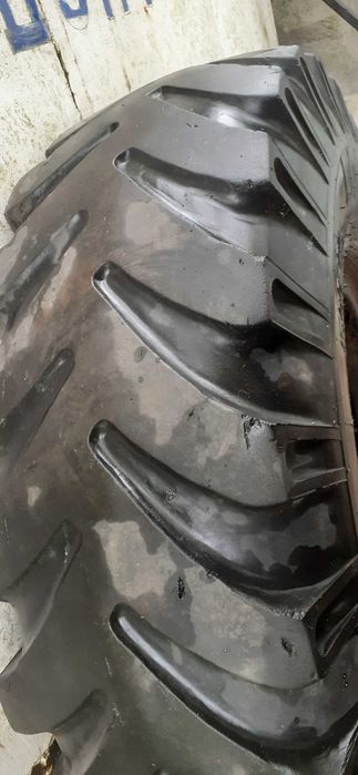 Колеса резина шини скат урал краз погрузчик трактор 15р20.  15R20. r20