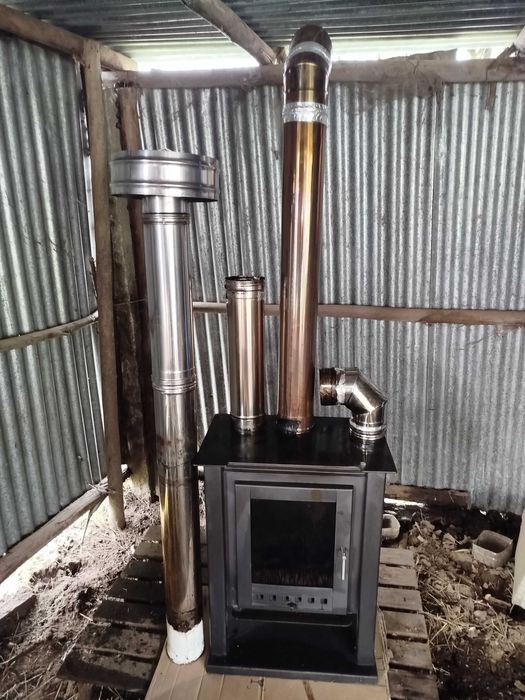 Salamandra semi-nova, completa com Tubos e Chaminé!