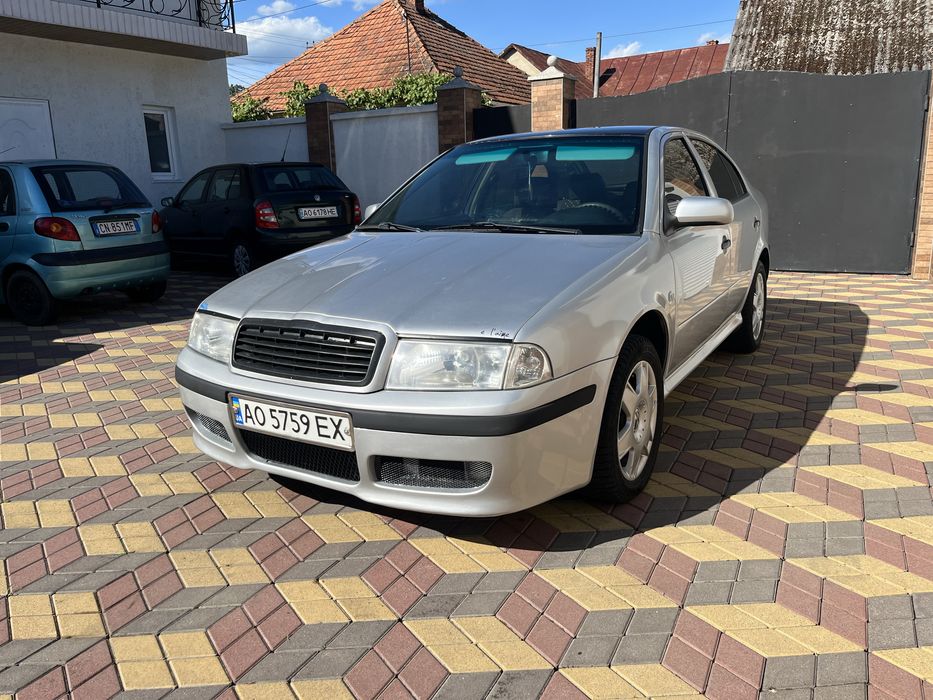 Škoda Octavia Tour 1.6 газ/бензин