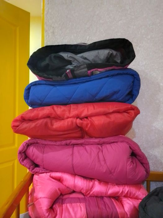 одяг + курточки на девочку 4-7  лет