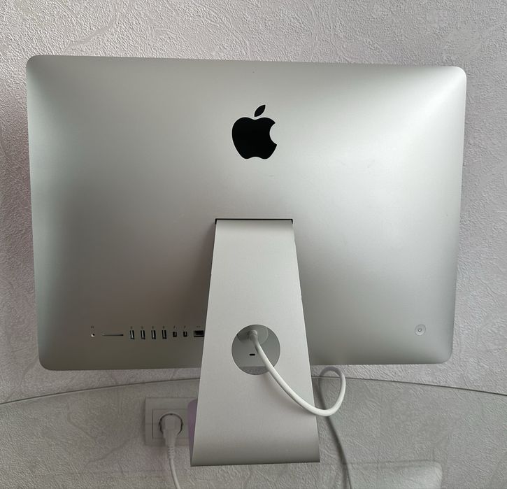 Apple iMac 2015 21 8/1000 gb + коробка — гарний стан