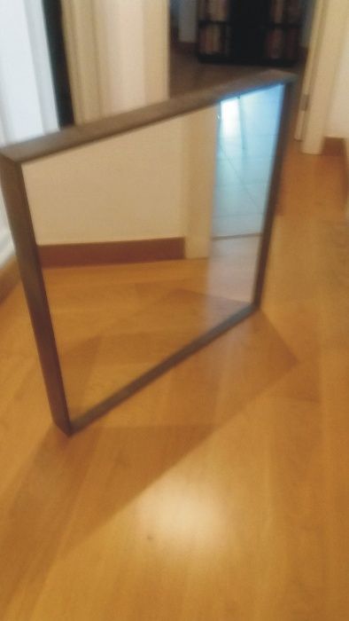 Vende-se Espelho com Moldura para casa de banho, sala ou hall entrada