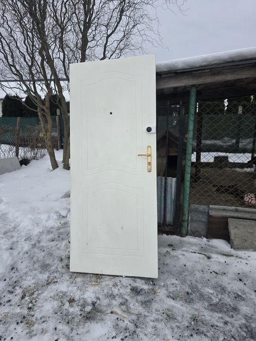 Sprzedam  Dzwi  drewniane  wejsciowe