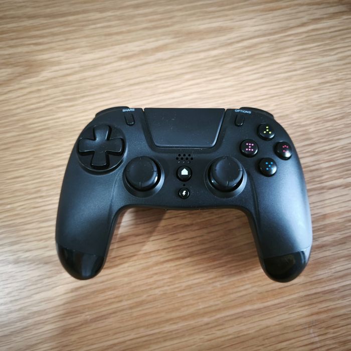 Comando PS4 com gatilhos adaptáveis