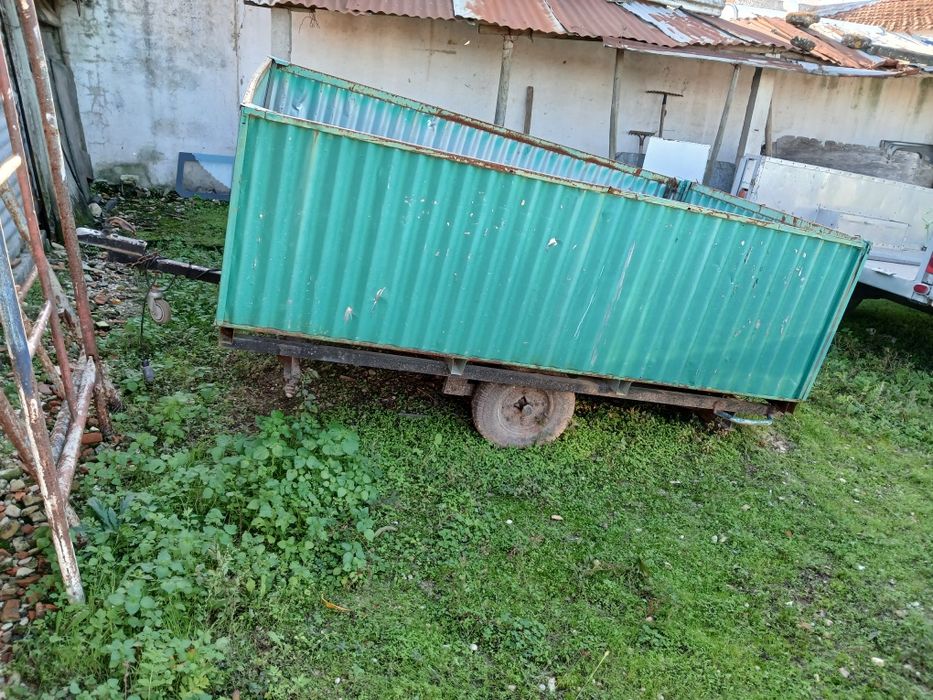 Dois reboques para restaurar