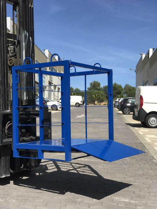 Jaula para armazenamento e transporte de bidões