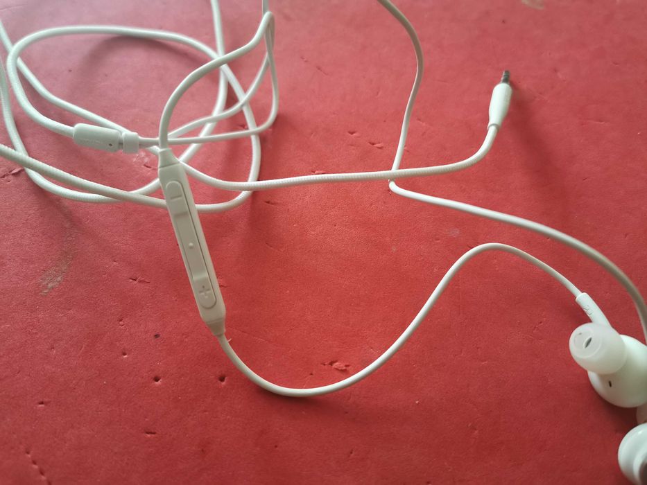 Auricular original AKG