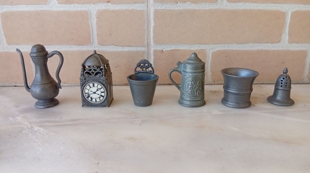 Conjunto de miniaturas em estanho