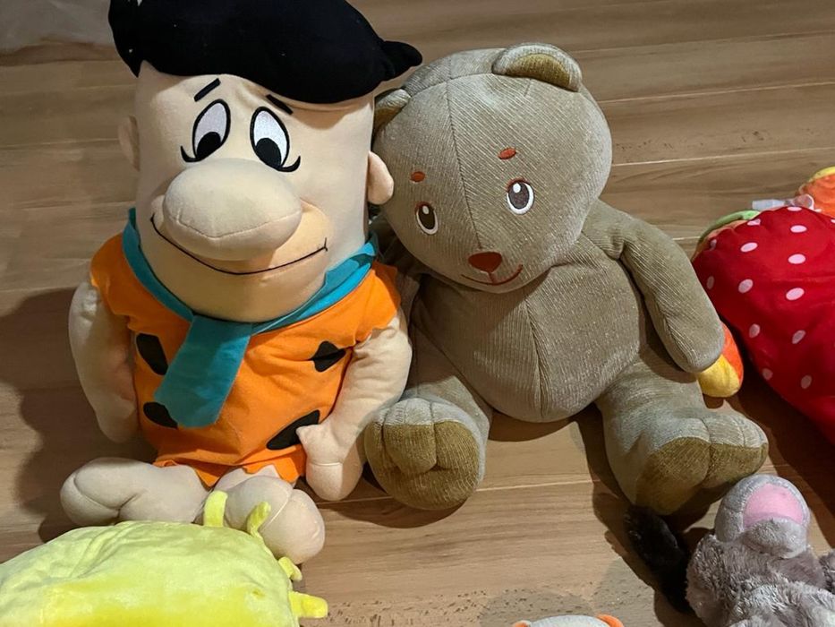 Peluches diversos praticamente novos