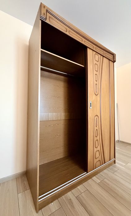 Продам простору шафу-купе