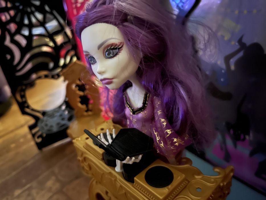 Пати Лаундж со Спектрой 13 Желаний Monster High