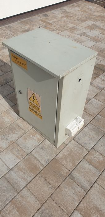Skrzynka elektryczna budowlana