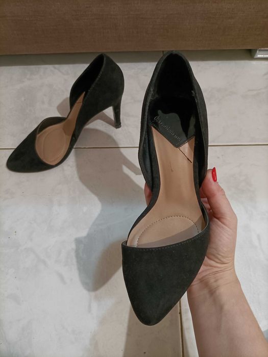 Sapato de salto alto preto