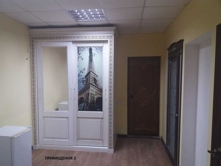 Продажа готового комплексу офісу/магазину з окремим входом з ремонтом в центрі міста.