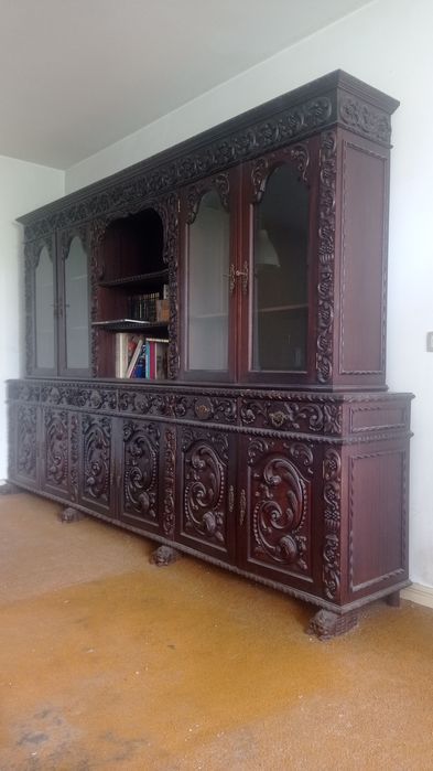 Louceiro de sala antigo e robusto