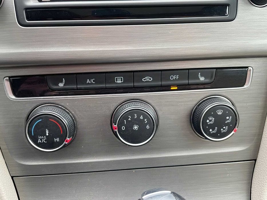 Volkswagen Golf Se      2015