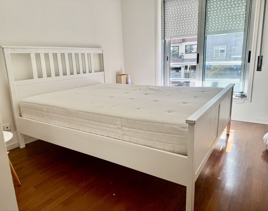 Cama tamanho Queen + colchao mola Ikea
