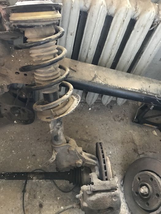 Продам даром двигун та купу інших запчастин до рено кенго 1.5 dci2010р