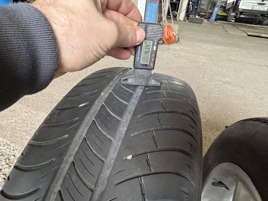 Диски шини 5/112R15 ЕТ38 7J ЦО57.1 205/60R15 два 4.7мм два 4.2мм Skoda wv Audi Seat Passat T4 Mercedes